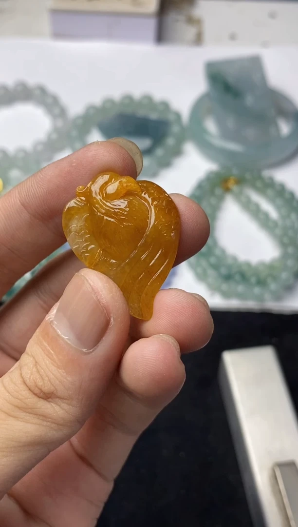 未镶嵌定制翡翠定制翡翠毛货需精抛光