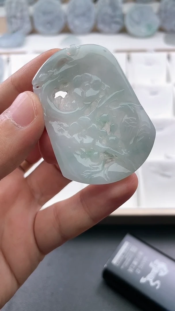 翡翠未镶嵌颈饰..../6/13/ 385