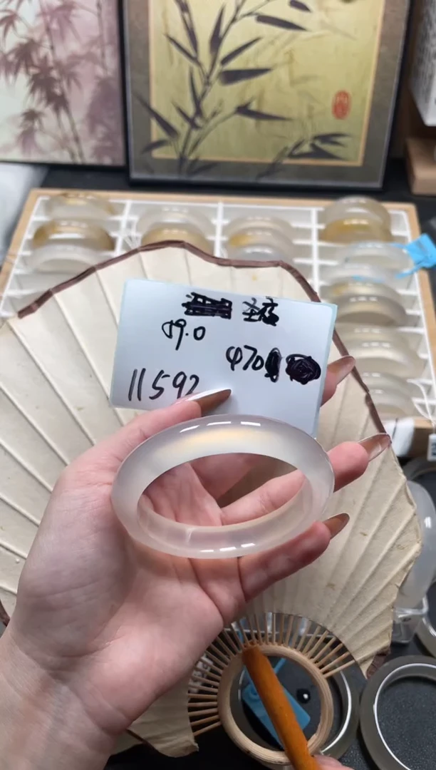 玛瑙/玉髓手镯未镶嵌圣*11592