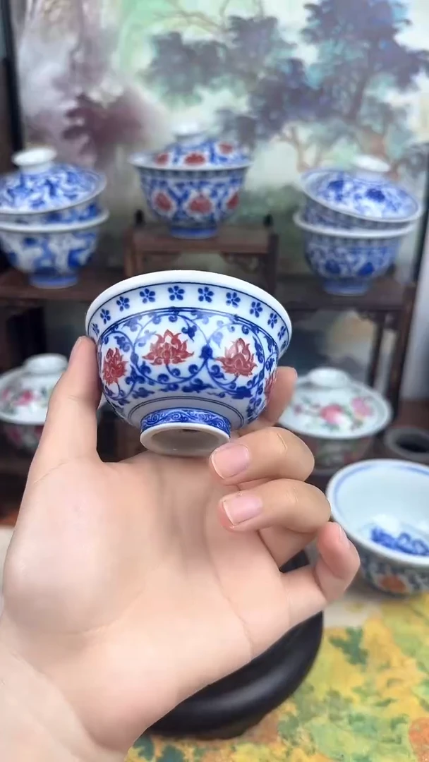 陶瓷青花釉里红缠枝莲小压手杯