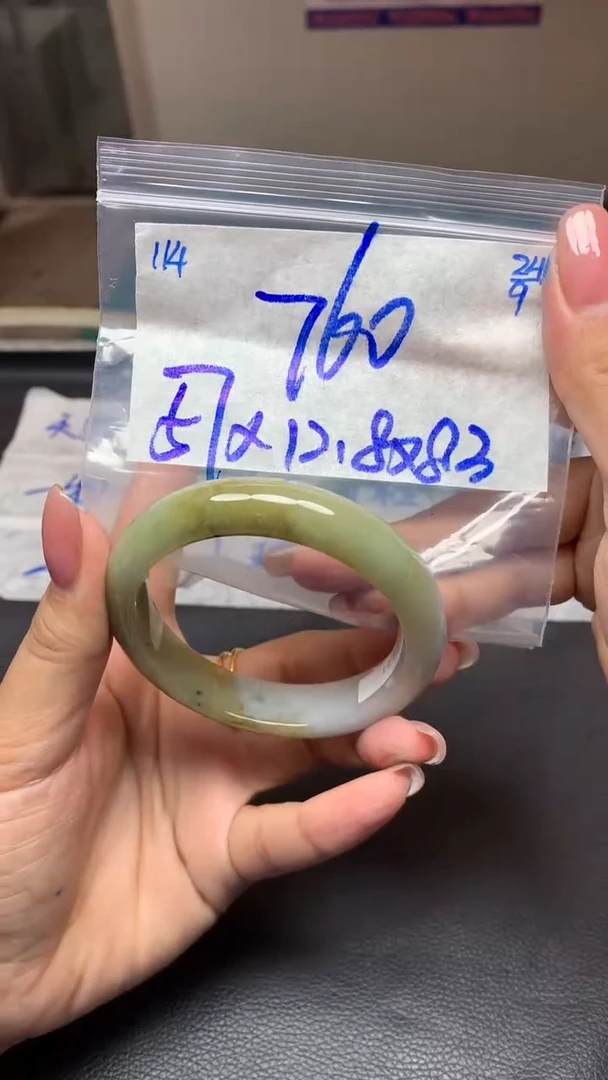 未镶嵌定制翡翠114翡翠毛货需精细抛光手镯多样性拍一发一
