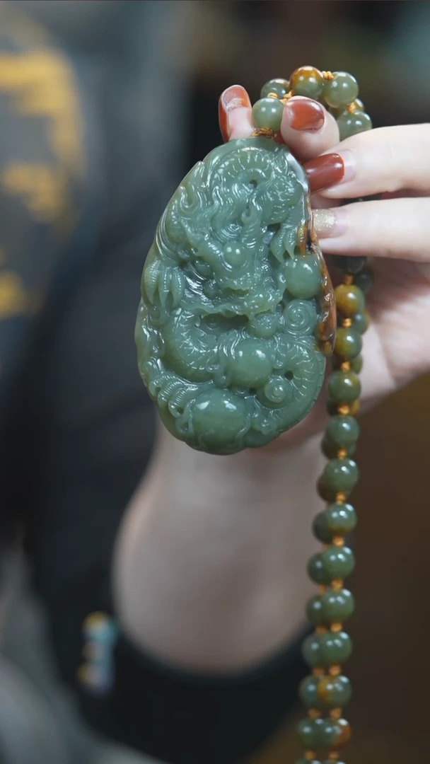 颈饰未镶嵌和田玉龙牌