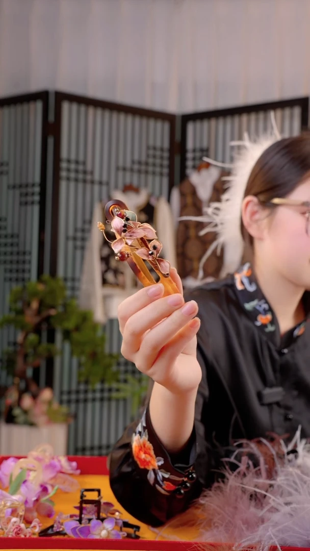 刺绣．****洋非遗苏绣绒花手工饰品