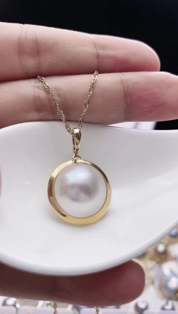 18K金镶嵌颈饰拼合珍珠（马贝珠）海水马贝吊坠