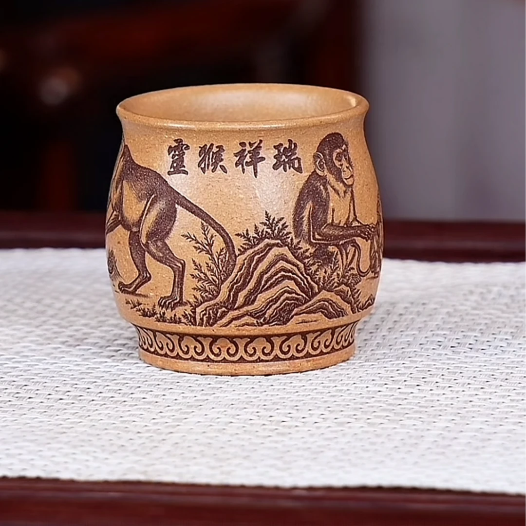 宜兴原矿紫砂  手工主人杯     五彩段   精雕细刻    小猴
