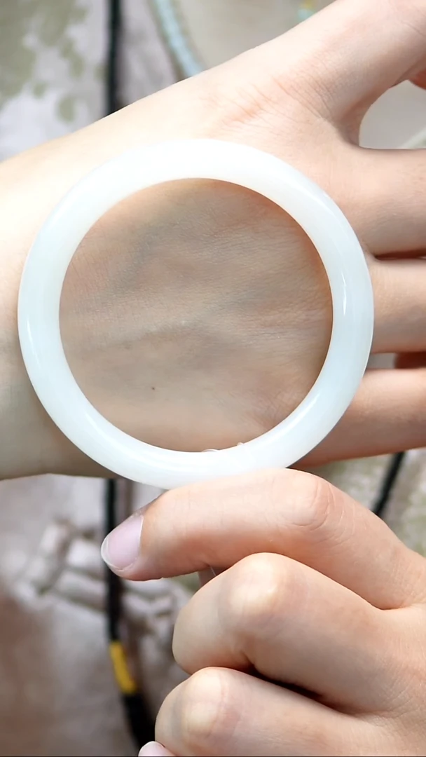 和田玉手镯未镶嵌53.4圈口