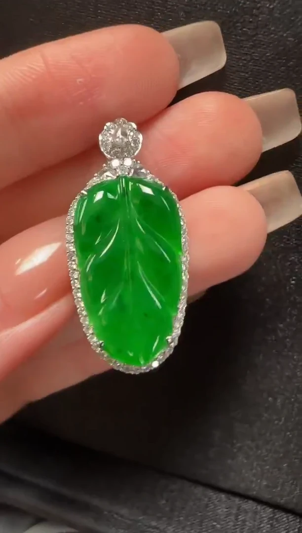 翡翠18K金镶嵌颈饰959叶子一个