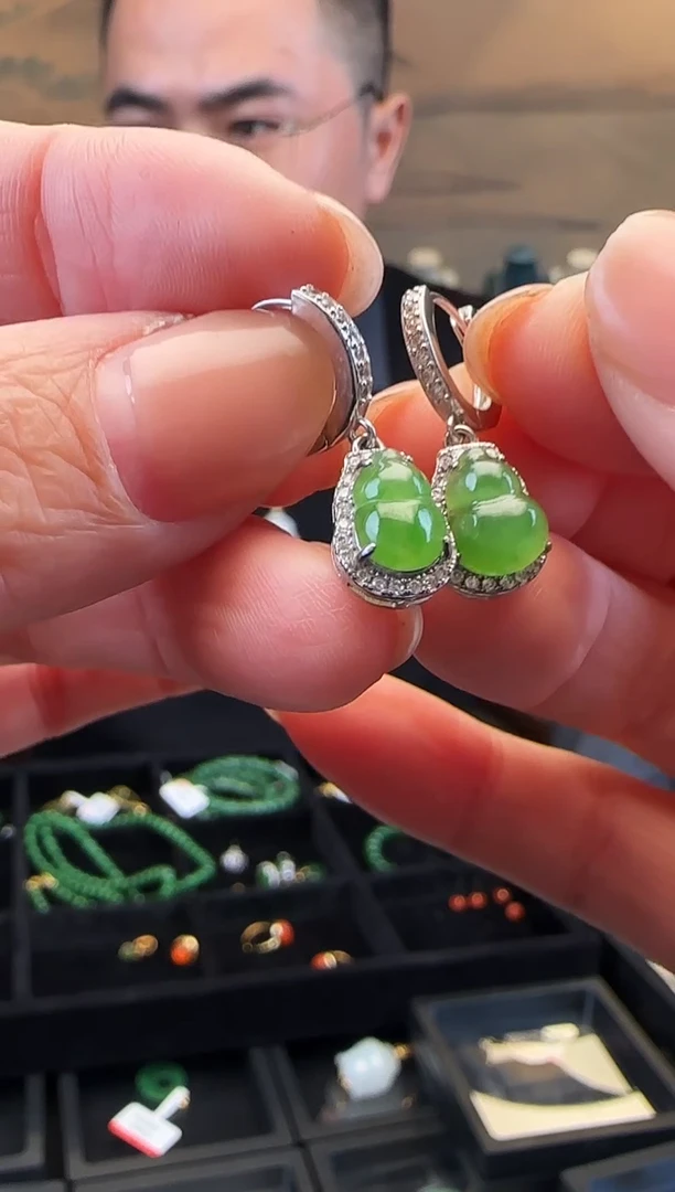 银S925镶嵌和田玉耳饰葫芦