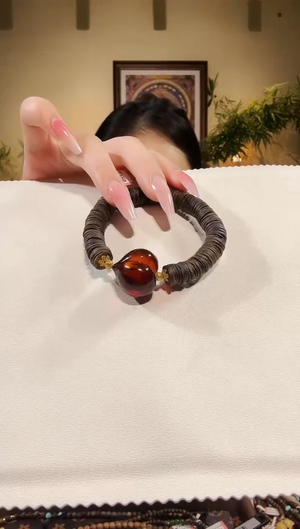 手链血珀未镶嵌沉香