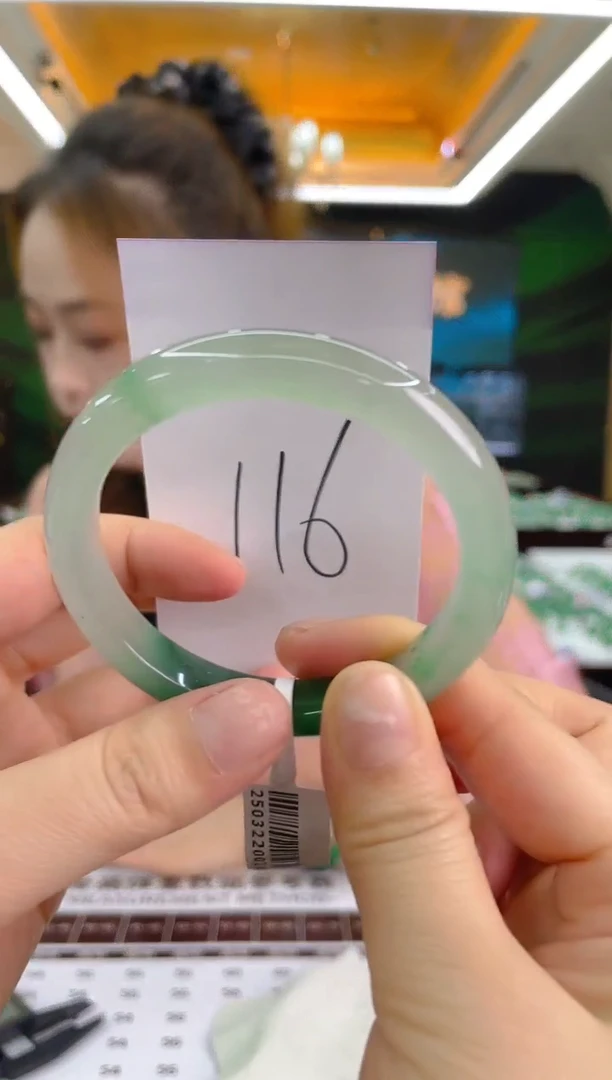 石英质玉手镯未镶嵌天然冰飘花