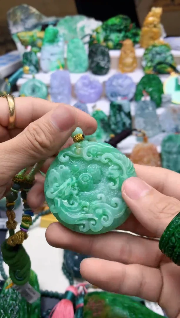 颈饰未镶嵌翡翠漫***季天然A货翡翠