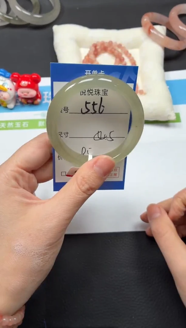 未镶嵌手镯石英质玉556