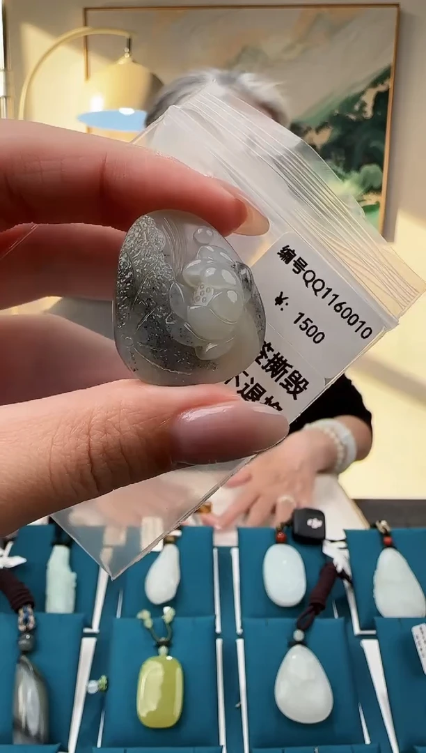 颈饰未镶嵌和田玉吊坠QQ