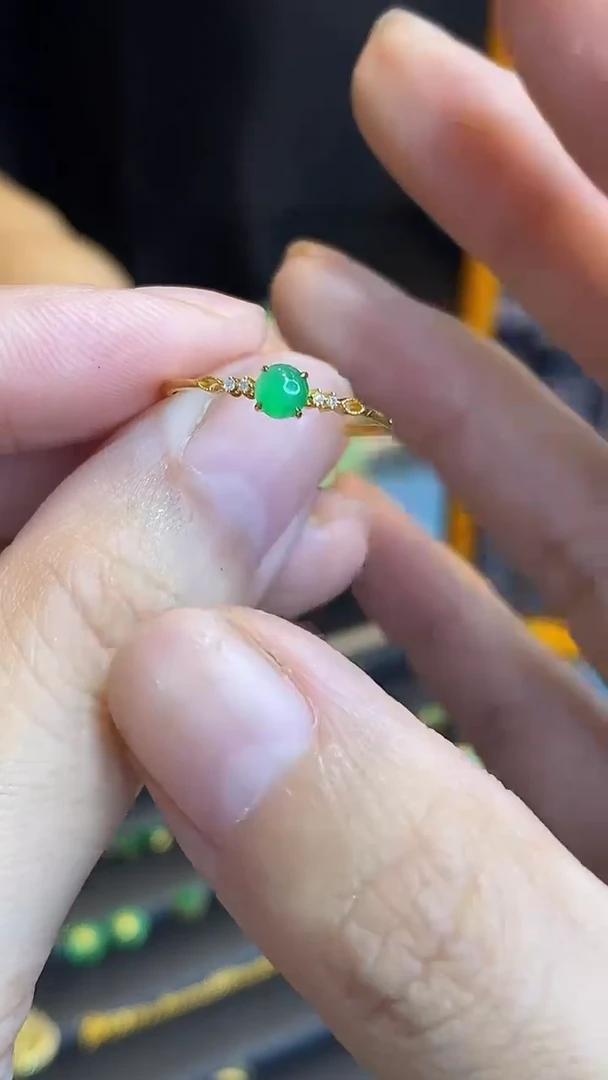 18K金镶嵌翡翠耳饰翡翠