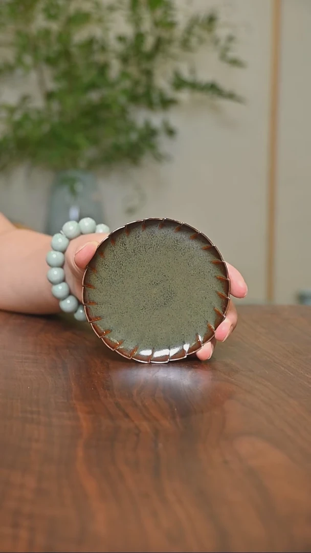 杯托微瑕矿石釉无款花边杯托