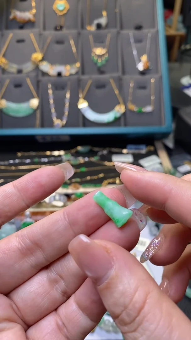 颈饰未镶嵌翡翠净货38125