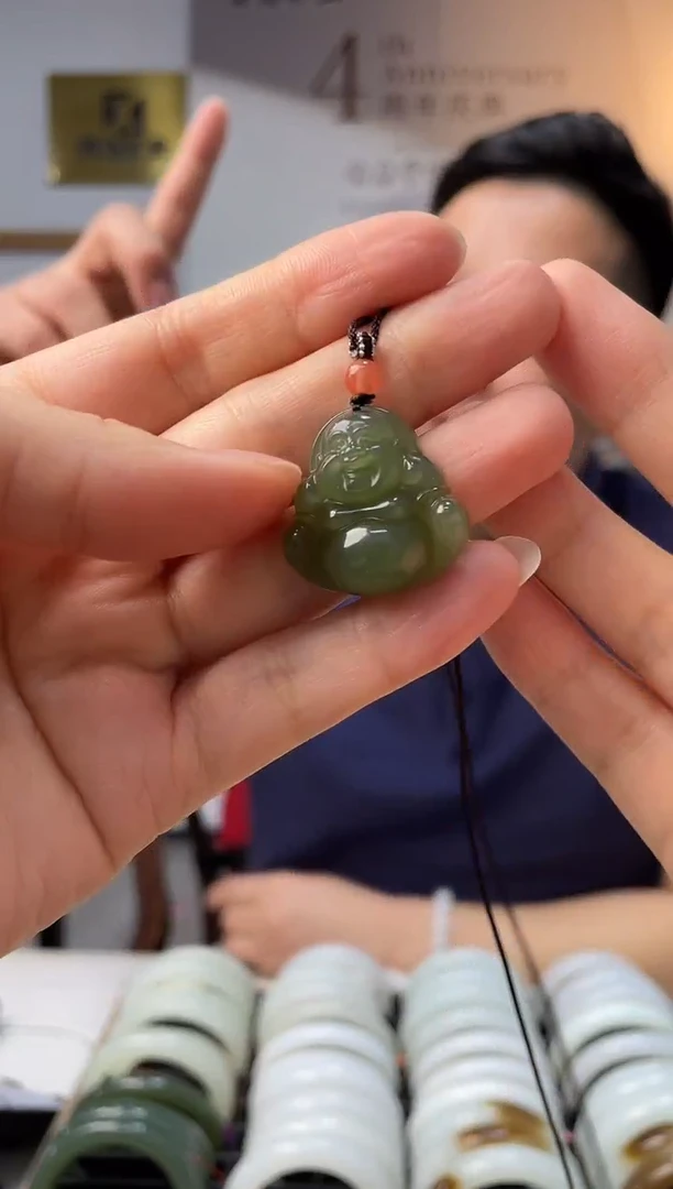 和田玉未镶嵌颈饰沙枣青佛公吊坠随机发一件