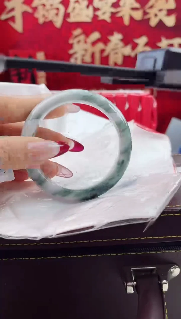 【闪购商品】翡翠手镯未镶嵌5翡翠手镯（微瑕）