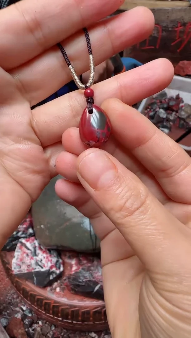 天然辰砂原矿吊坠24