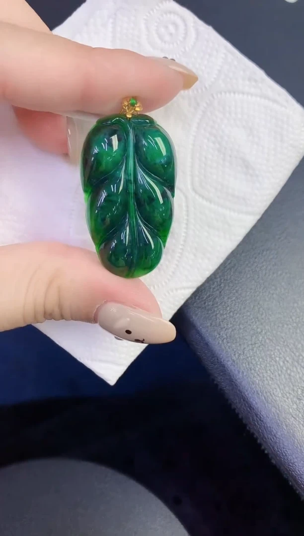 颈饰18K金镶嵌翡翠缅甸天然翡翠A货