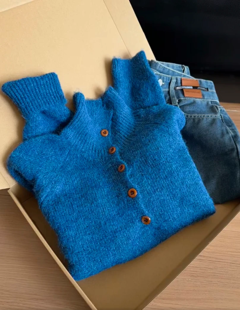 慵懒风毛衣外套女2025秋冬季高领上衣复古单排扣克莱因蓝针织开衫
