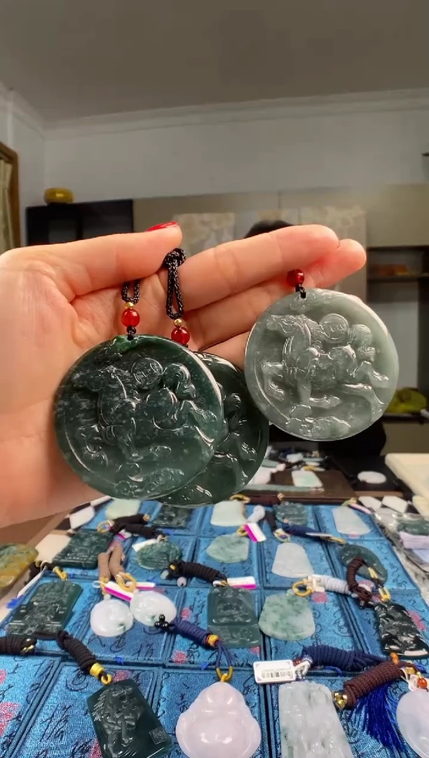 颈饰未镶嵌翡翠 多样性发其一