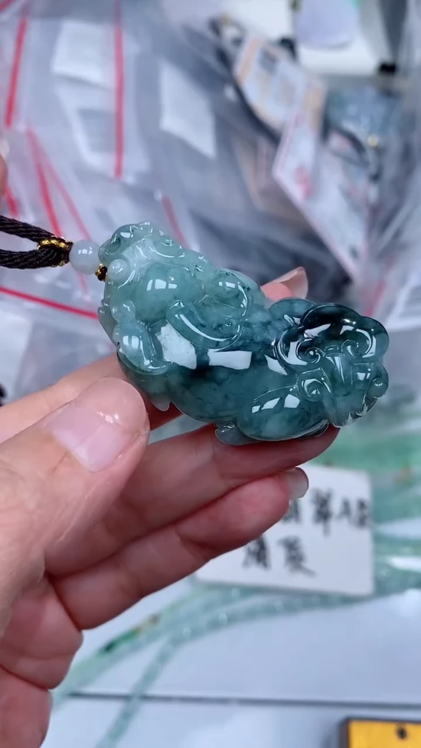 颈饰未镶嵌翡翠吊坠