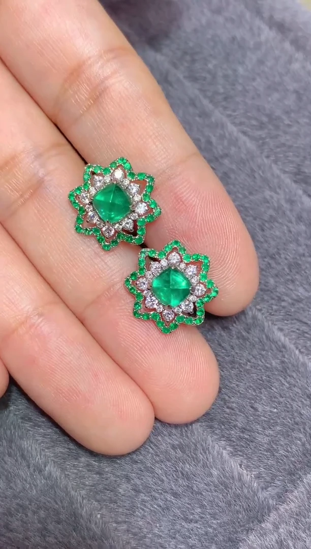 18K金镶嵌耳钉祖母绿1.6CT