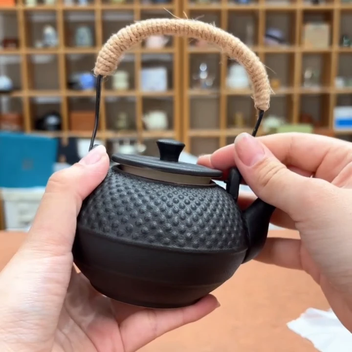 C690-黑陶日式提梁壶（小）TCY