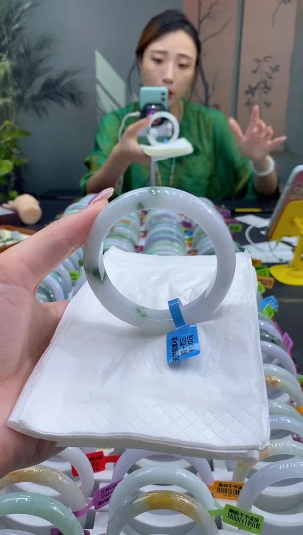 未镶嵌手镯翡翠000039050