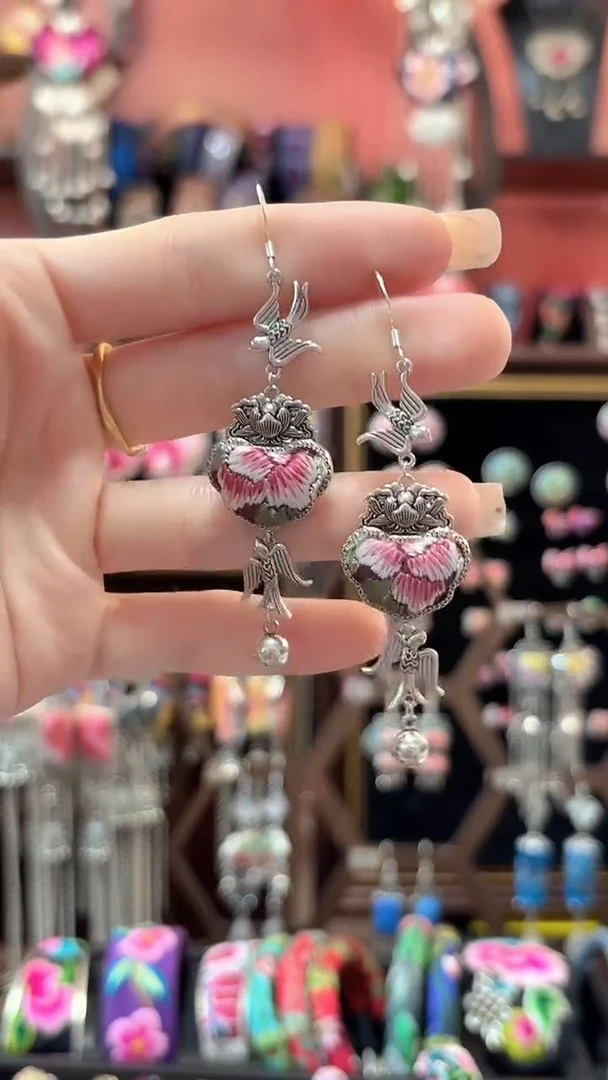 织绣 云织谣民族风精美饰品   48***