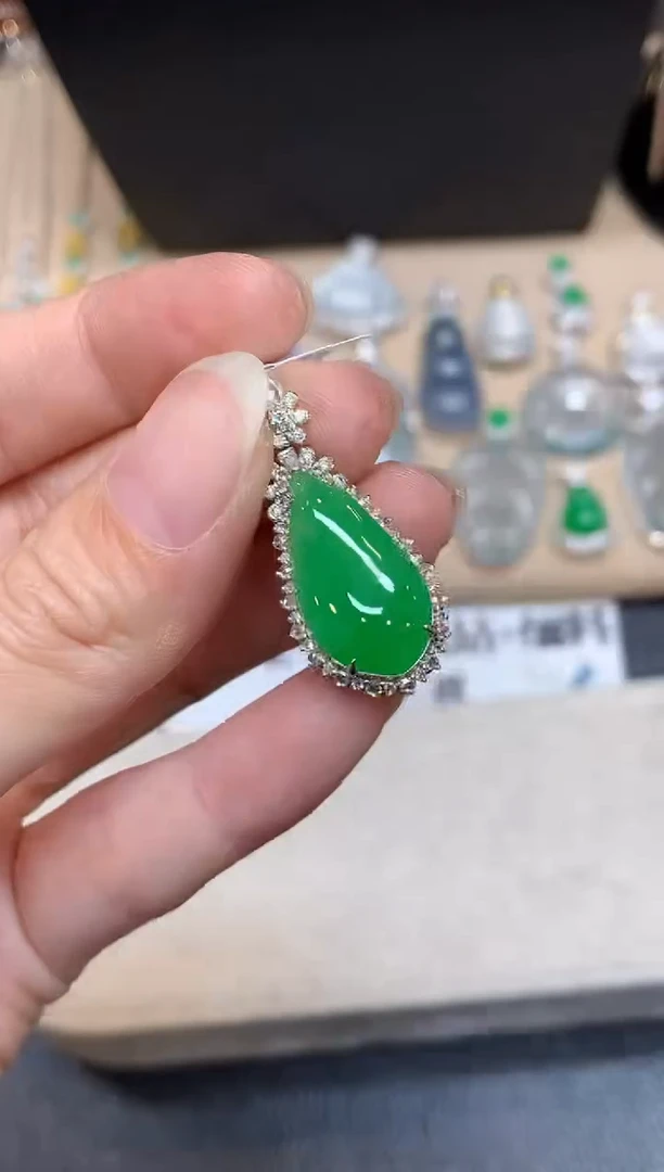 吊坠(不含链)18K金镶嵌翡翠福瓜【无服务费