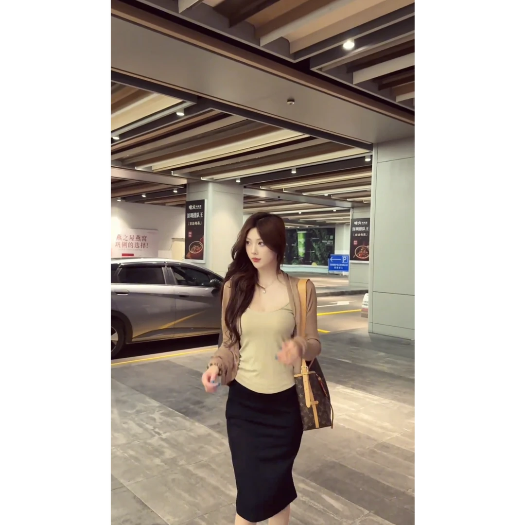 纯欲气质御姐风穿搭套装女早秋慵懒感轻熟背心开衫半身裙三件套