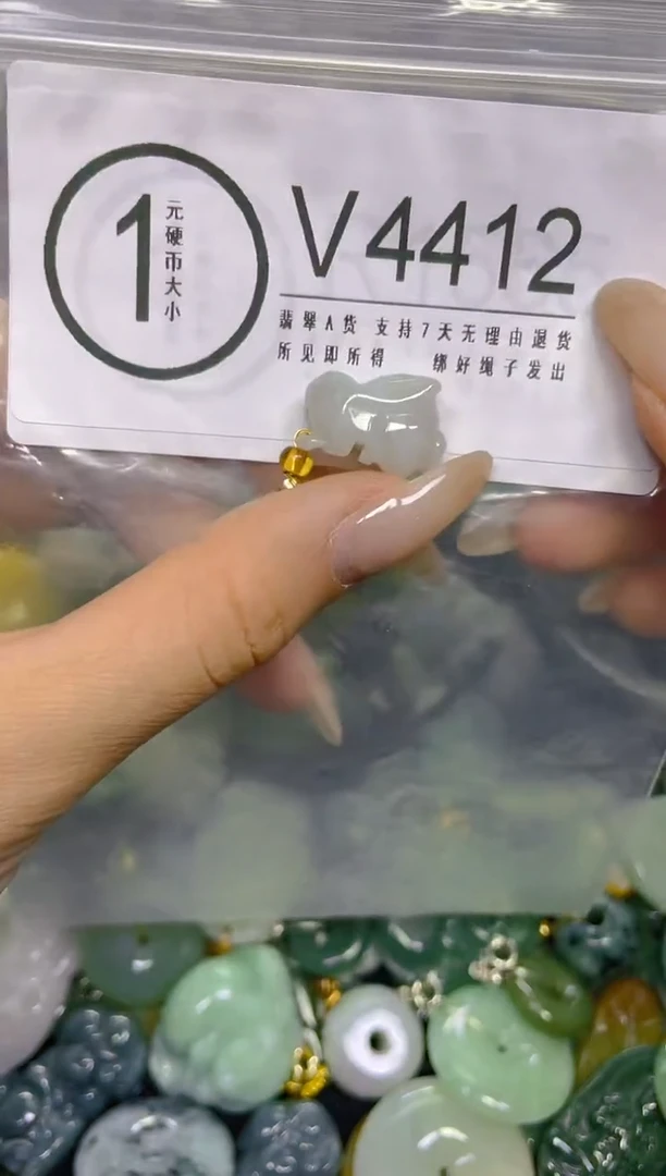 颈饰未镶嵌翡翠/ V /翡翠A货，一件也是批发价