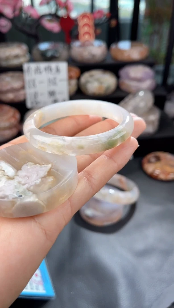 【闪购商品】石英质玉手镯未镶嵌53