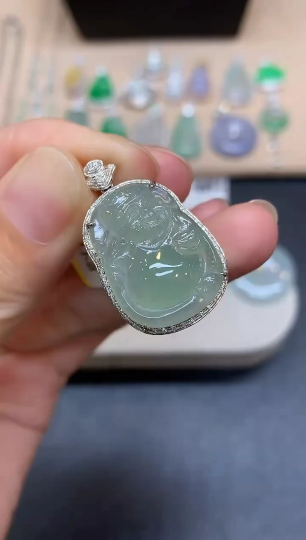 颈饰18K金镶嵌翡翠财神【无服务费