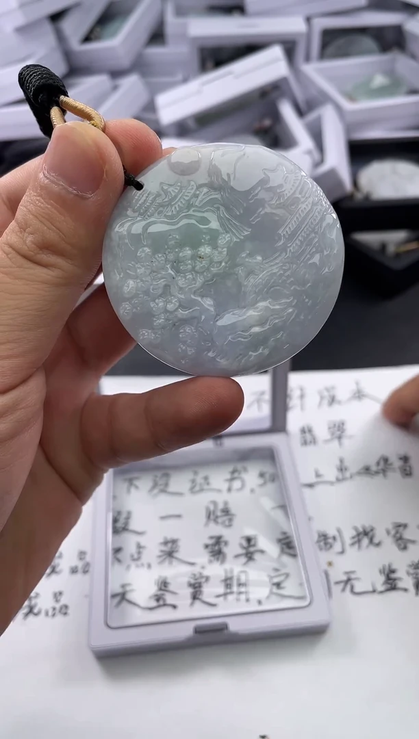 翡翠未镶嵌颈饰..../8/17/ 153