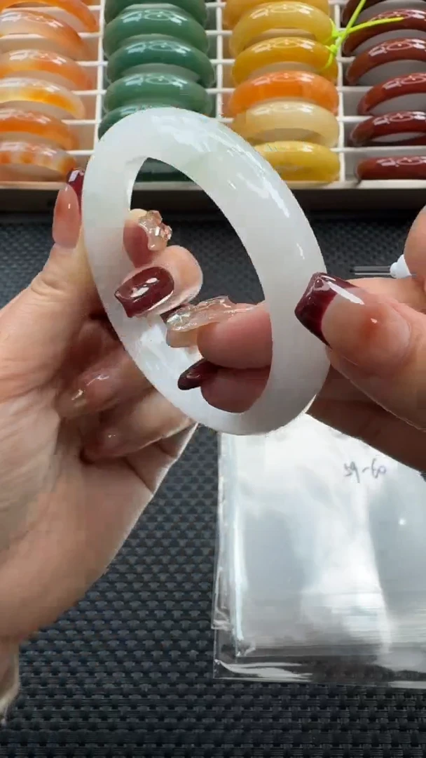 未镶嵌手镯石英质玉1