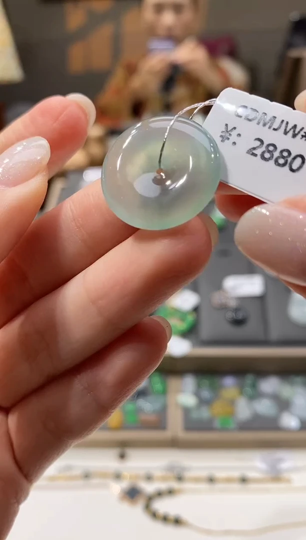 颈饰未镶嵌翡翠平安扣