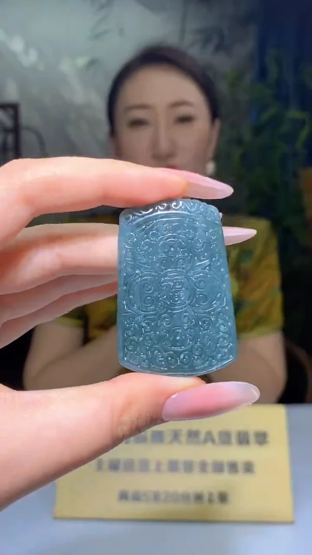 翡翠未镶嵌颈饰多样性发其一