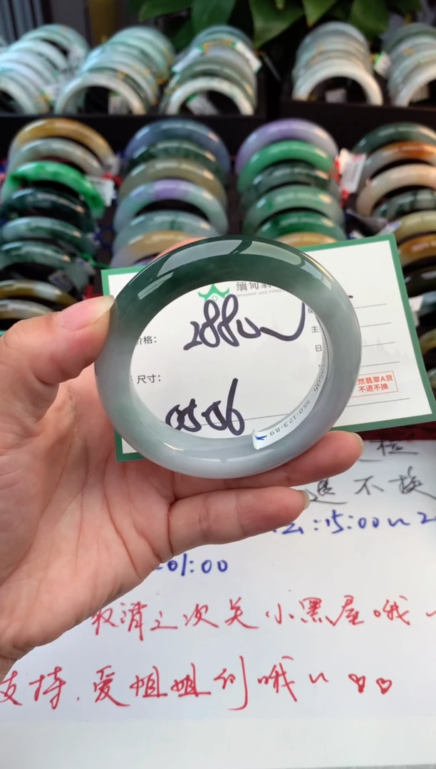 未镶嵌定制翡翠毛货需精细抛光+多人