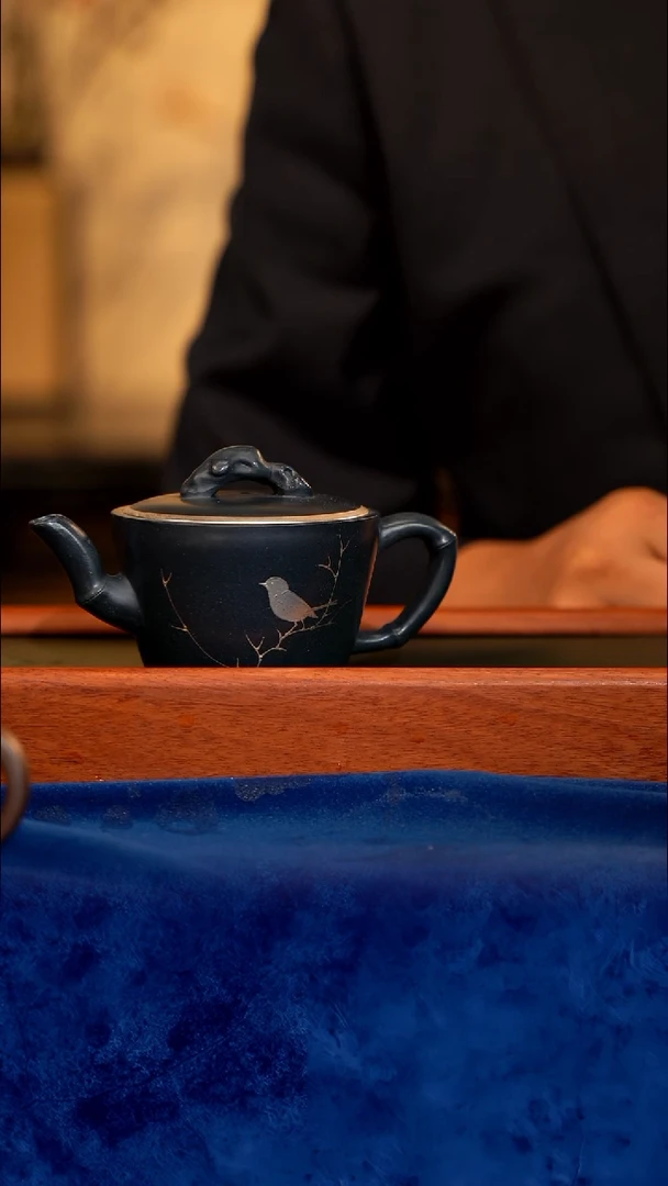 宜兴紫砂 紫砂茶壶  FY 描银汉瓦