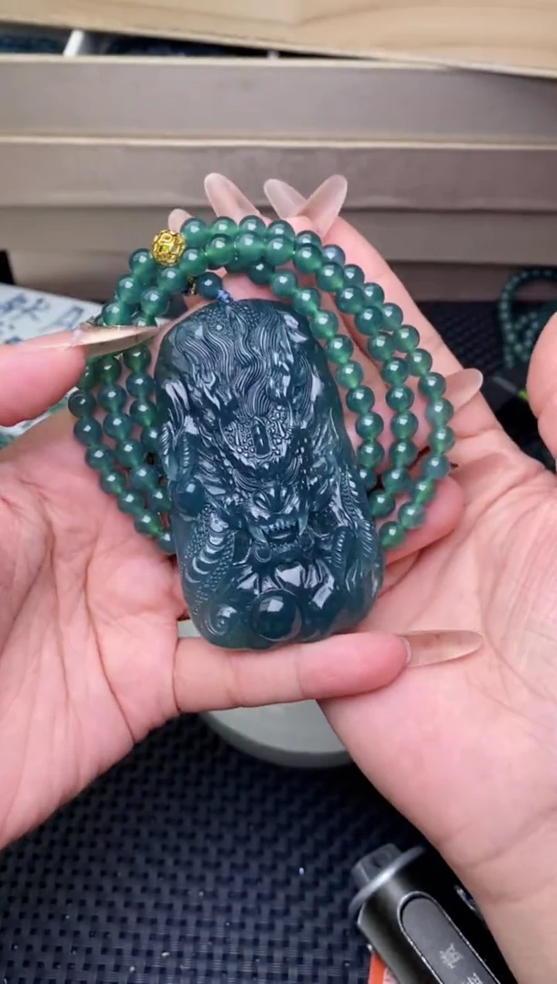 翡翠未镶嵌颈饰