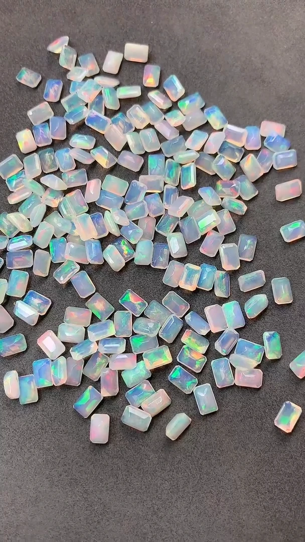 未镶嵌欧泊笔搁2裸石多样性发一颗