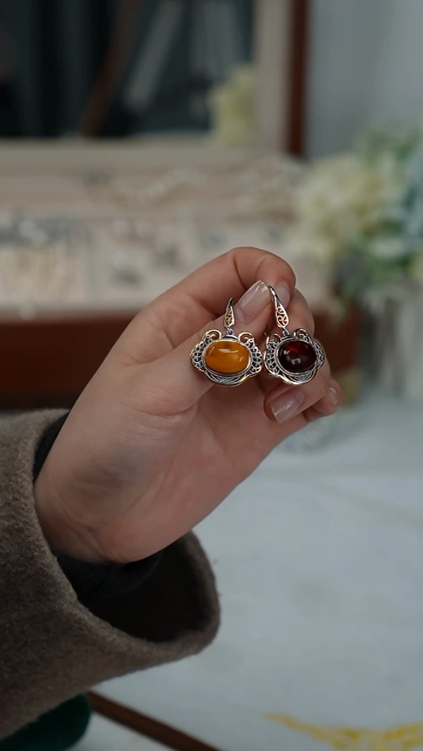 【闪购商品】琥珀耳饰银S925镶嵌耳饰