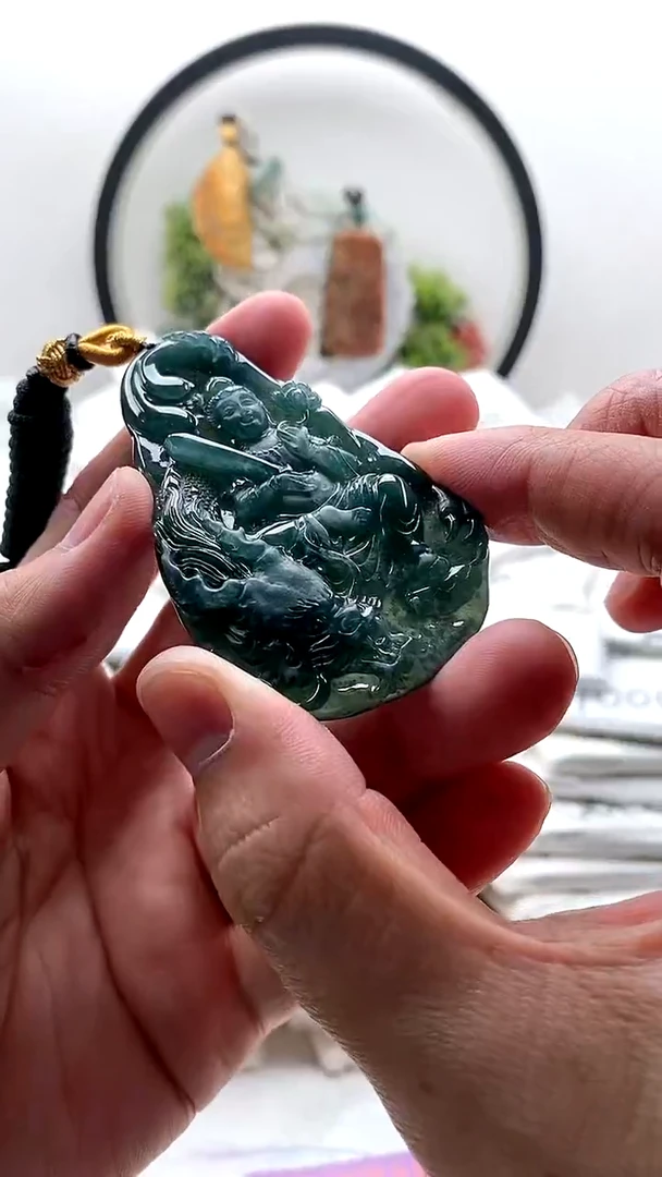 颈饰未镶嵌翡翠虚空藏