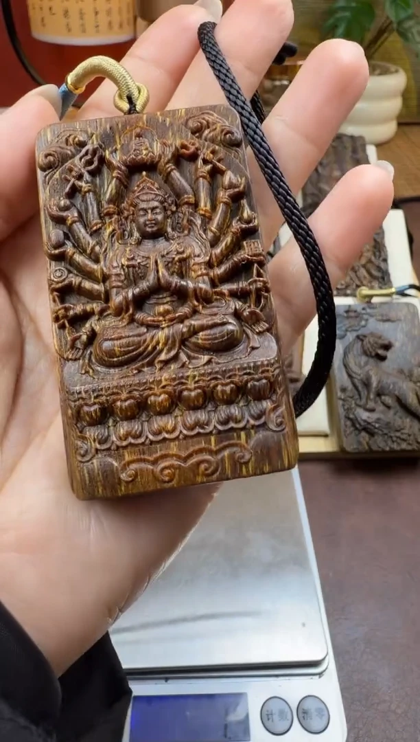 木木雕款芽庄  盘坐千手观音 7cm 送养香瓶