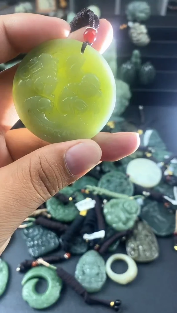和田玉未镶嵌颈饰1