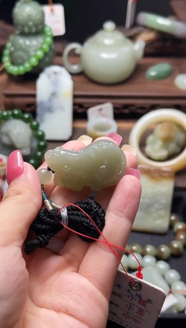 和田玉未镶嵌吊坠(不含链)且末青白貔貅9003945