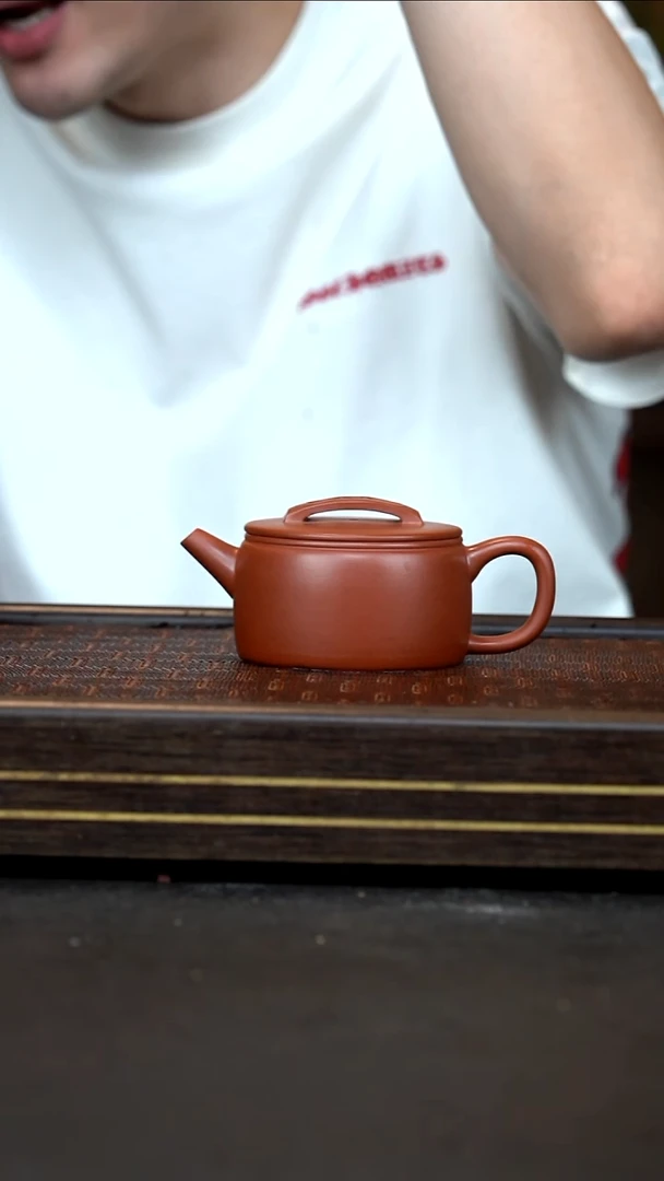 茶壶紫砂         小红泥        汉瓦      180cc